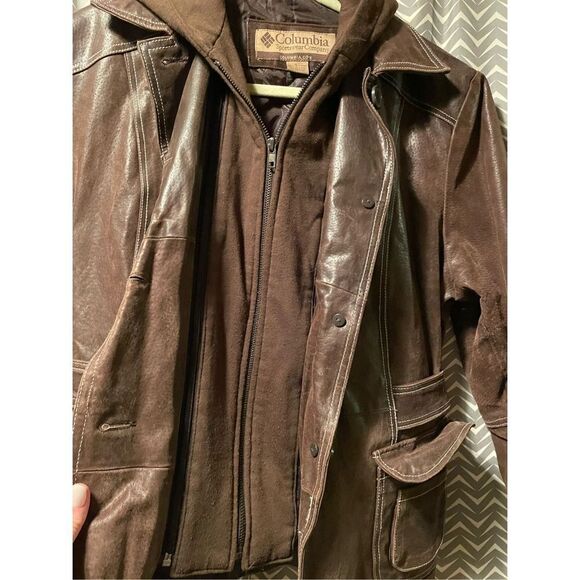 Columbia Leather Coat (SZ L) - Picture 3 of 5
